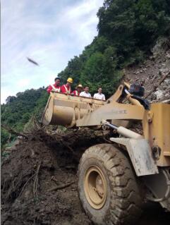 抗洪搶險(xiǎn)，交通實(shí)業(yè)人在行動